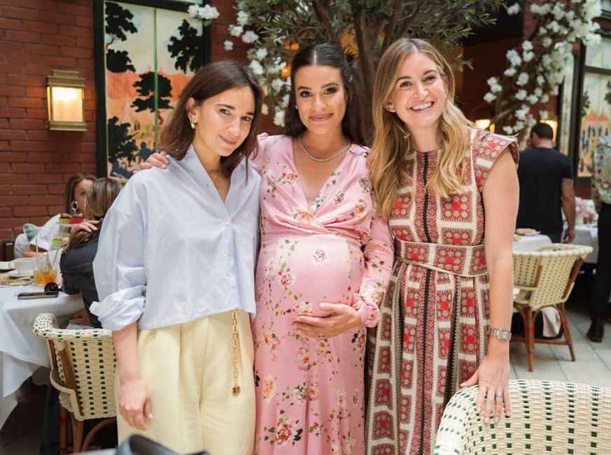 Pregnant Lea Michele with her friends