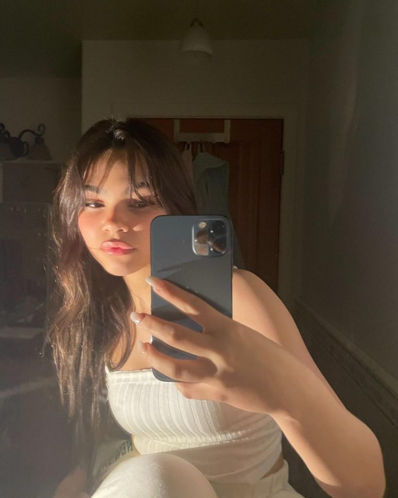 Ariana Greenblatt mirror selfie